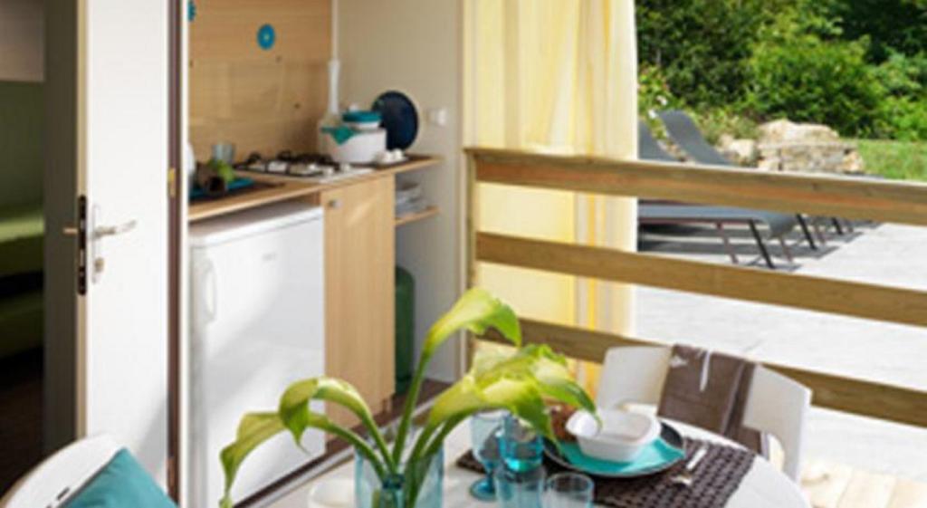 Camping Des Rochers Des Parcs Hotel Clecy Exterior photo